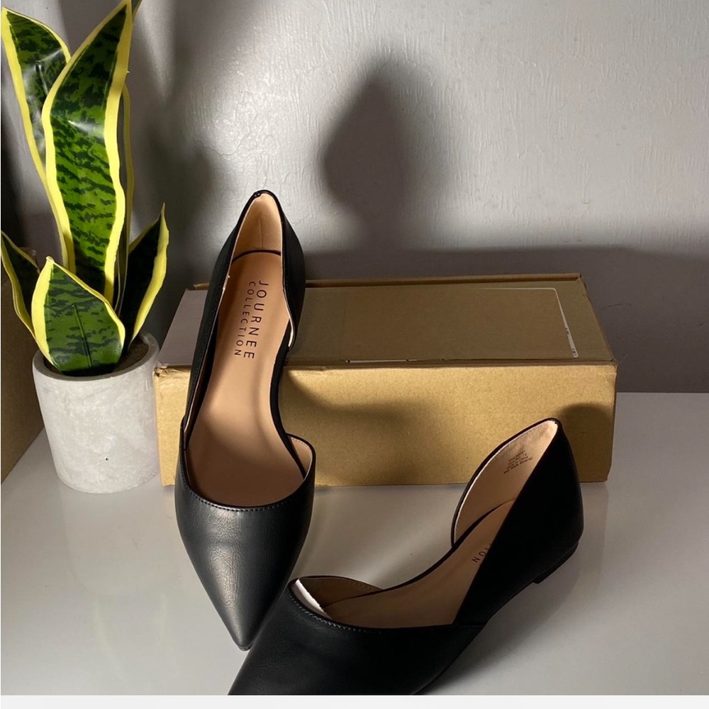 Journee‎ Collection Black Pointed Flats